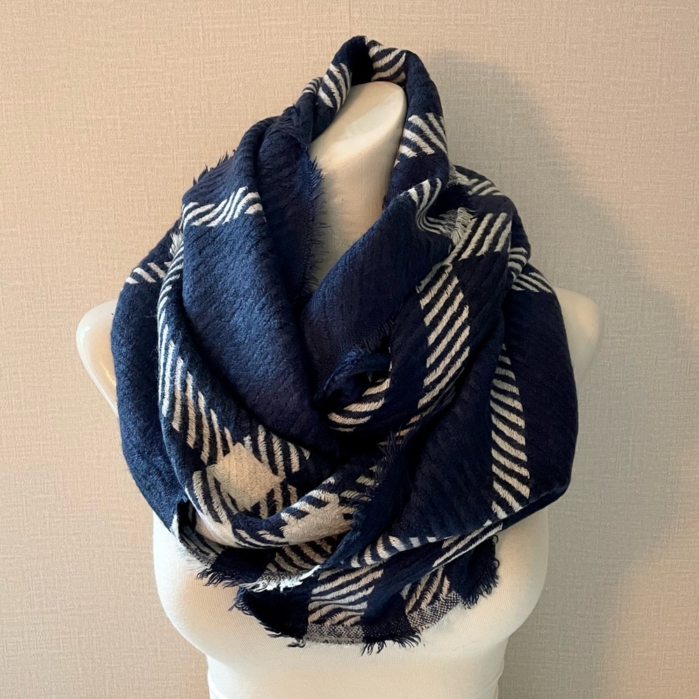 Simonetta Soft Acrylic Weave Plaid Infinity Scarf. Navy & Ivory, NWT